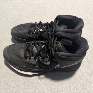 Nike Kyrie Infinity Basketball Shoes Size 9.5